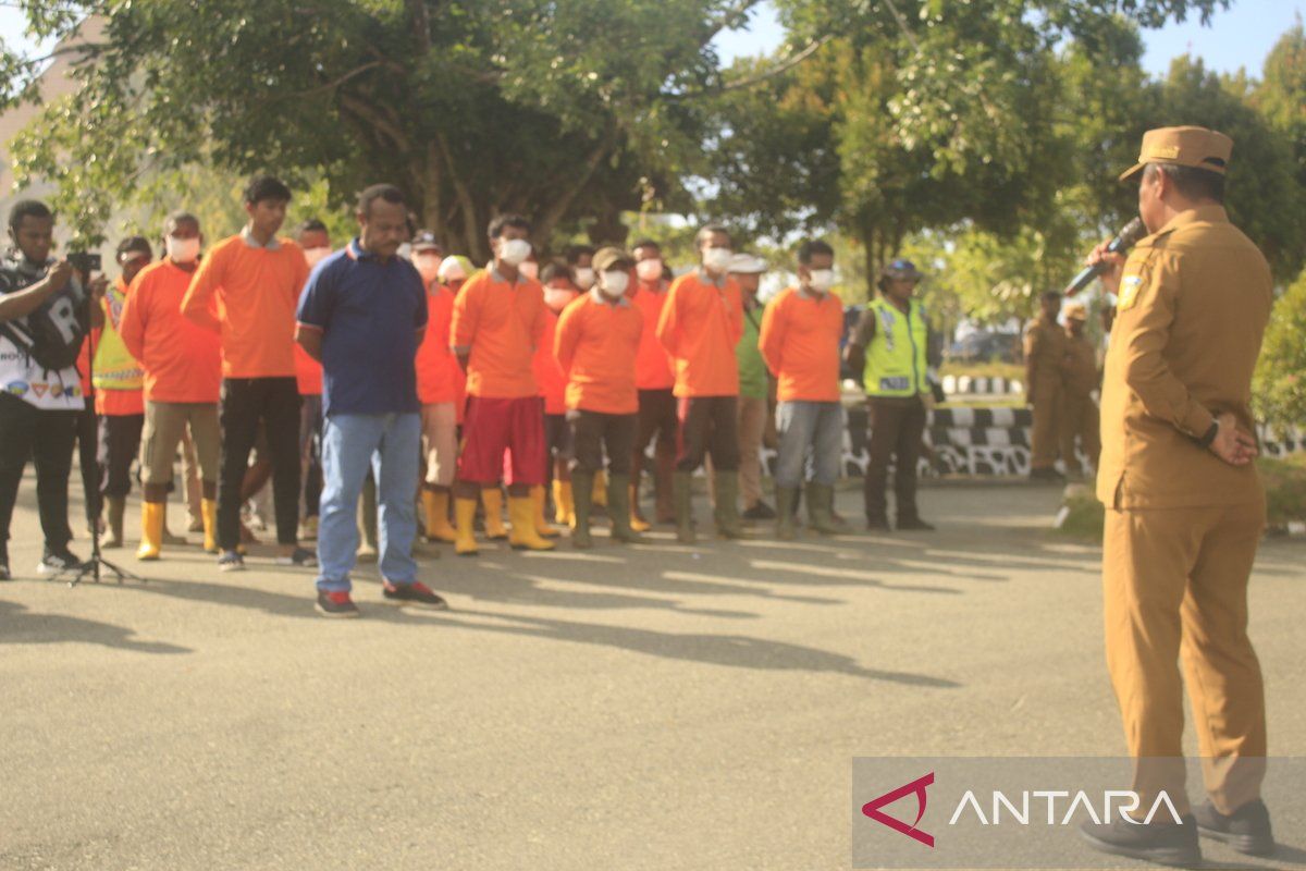 Pj Bupati Jayapura: Petugas kebersihan ujung tombak penanganan sampah