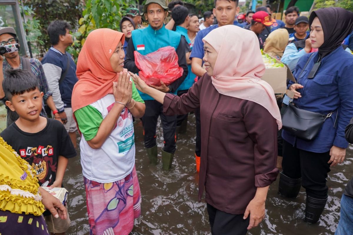 Khofifah beri solusi penanganan banjir di Waru Sidoarjo