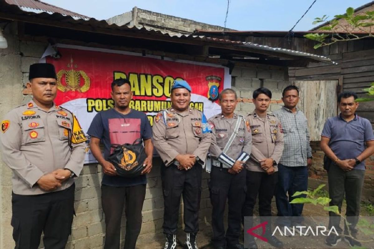 Bagikan paket sembako, Kapolsek Barteng Iptu Elimawan kunjungi rumah warga kurang mampu