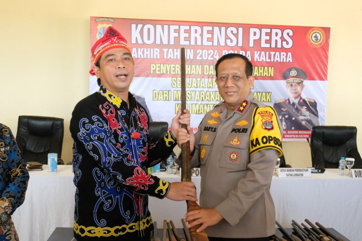 Polda Kaltara musnahkan senjata rakitan dari tokoh masyarakat Dayak