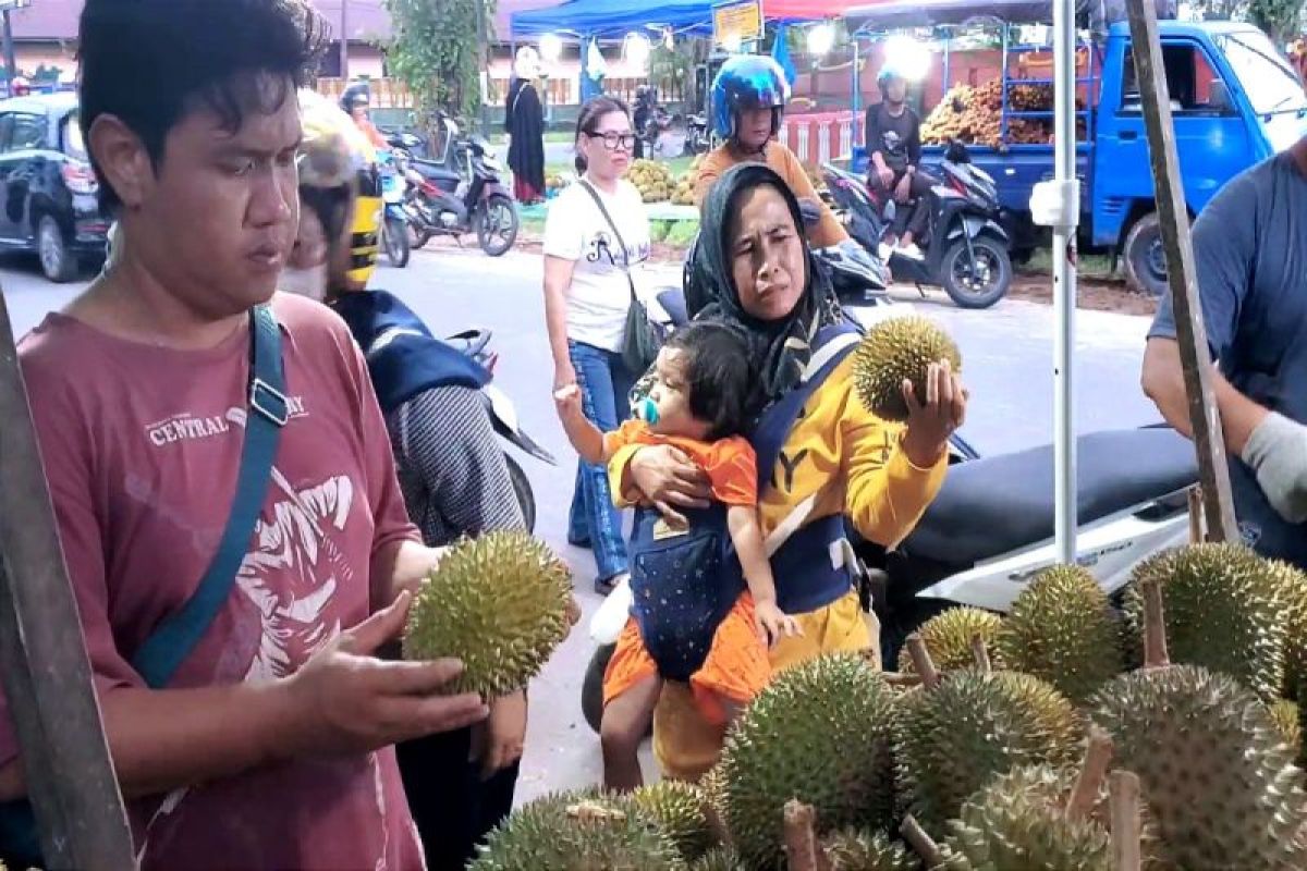 Sampit 'banjir' durian harga mulai Rp5 ribu