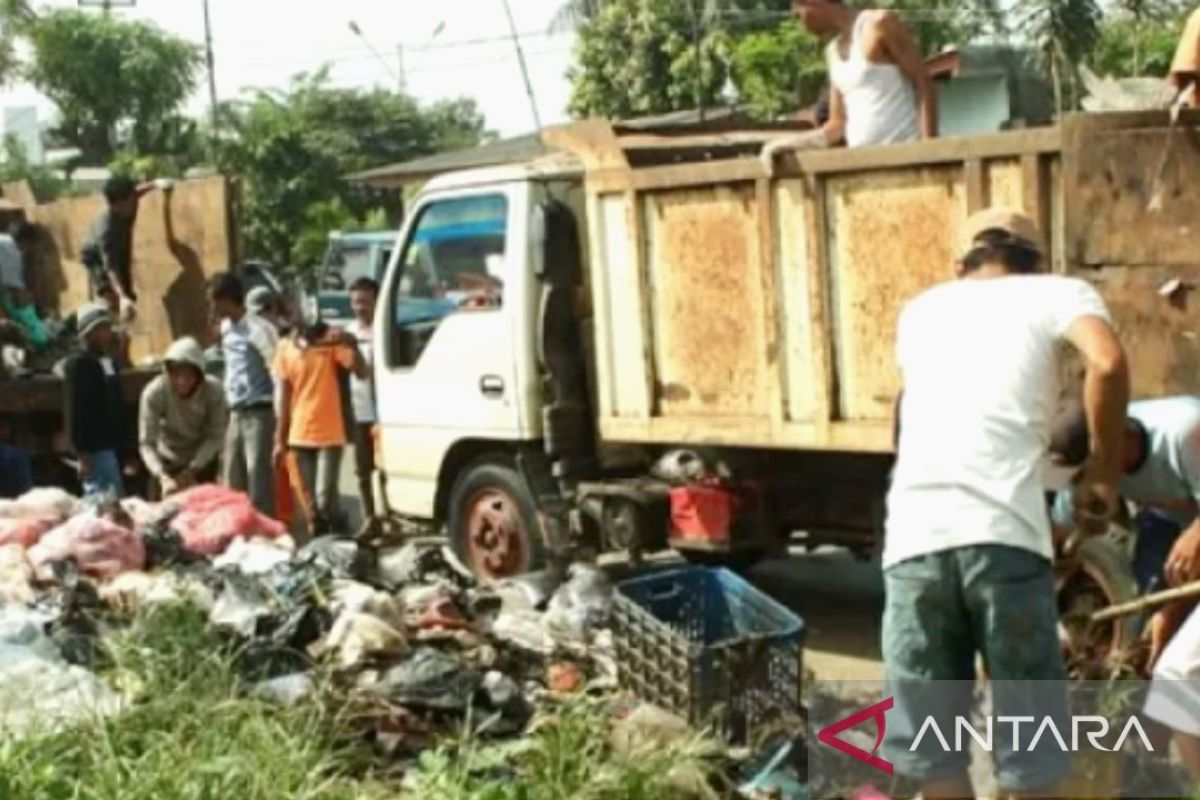 Pemkab Karawang antisipasi peningkatan volume sampah di musim liburan Natal dan Tahun Baru