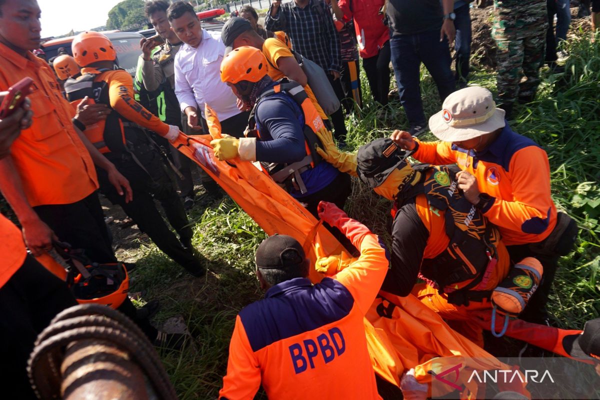 Polisi identifikasi jenazah balita hanyut, masih kenakan kalung