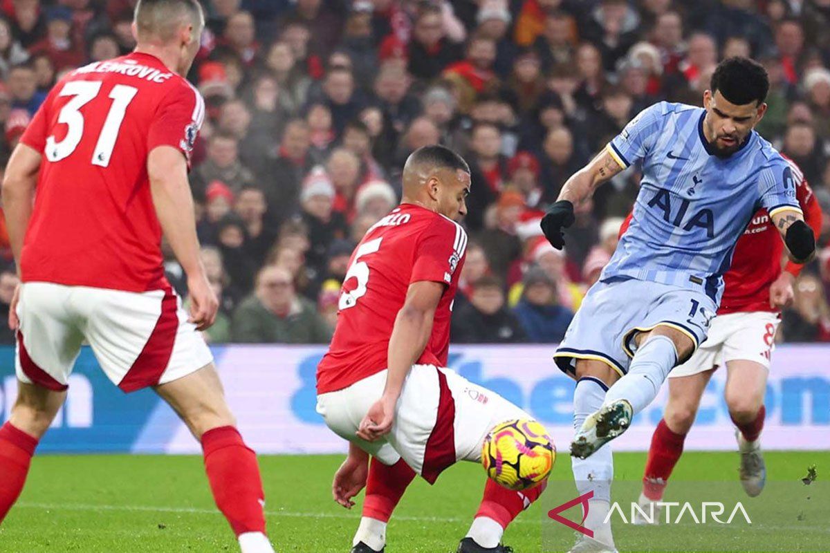 Tim Nottingham naik ke posisi kedua setelah tundukkan Everton skor 2-0