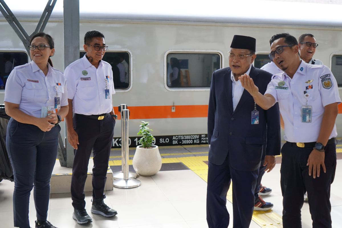 Komitmen KAI Hadirkan Perjalanan Aman dan Nyaman Selama Nataru 2024/2025, Komisaris Utama KAI Said Aqil Siroj Tinjau Fasilitas Stasiun Pasar Senen