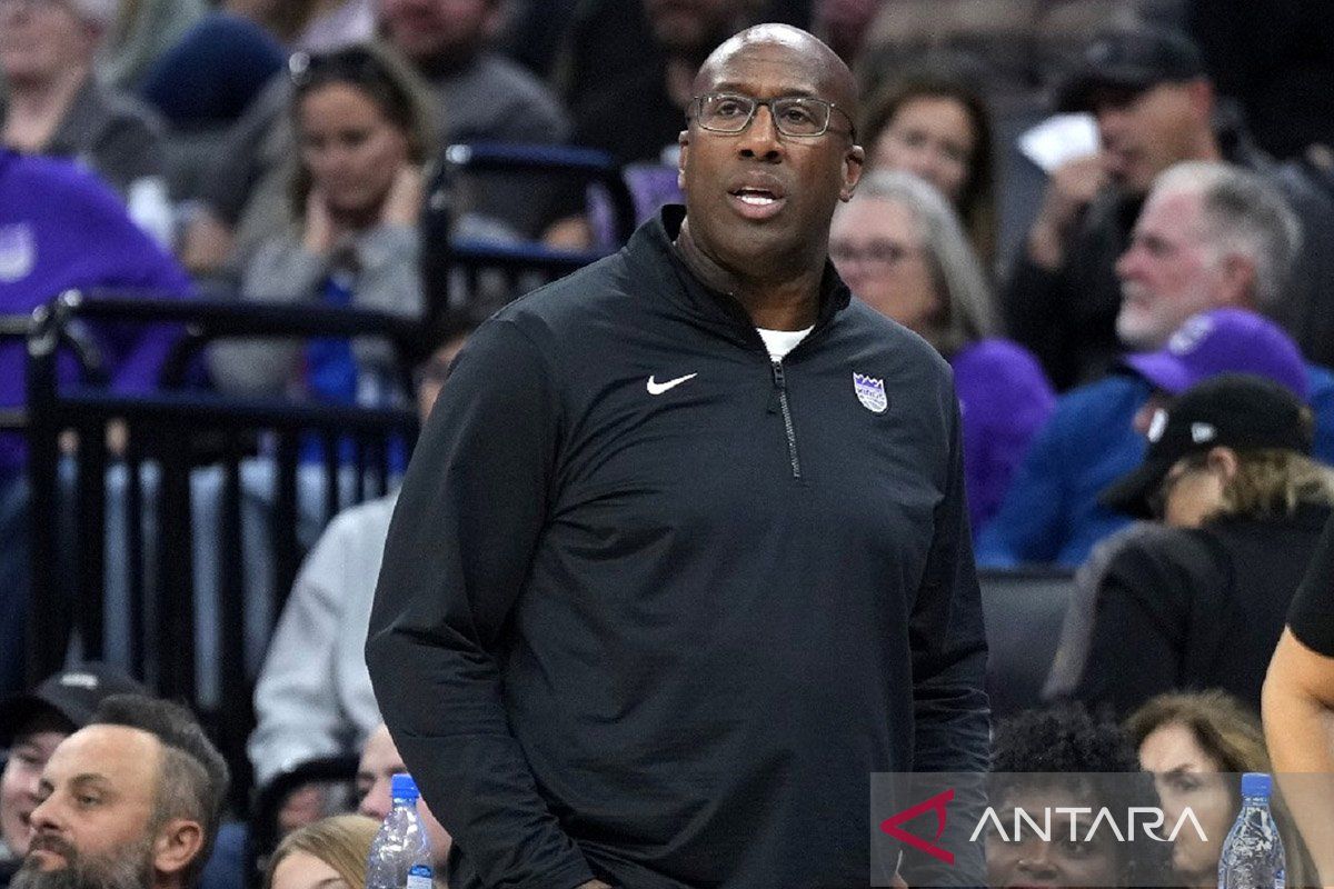 Kurang dari separuh musim, Sacramento Kings pecat Mike Brown