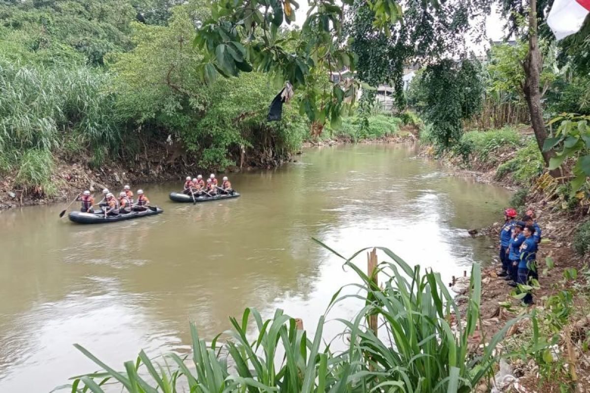 Tim gabungan masih cari bocah yang tenggelam di Kali Ciliwung pada Jumat