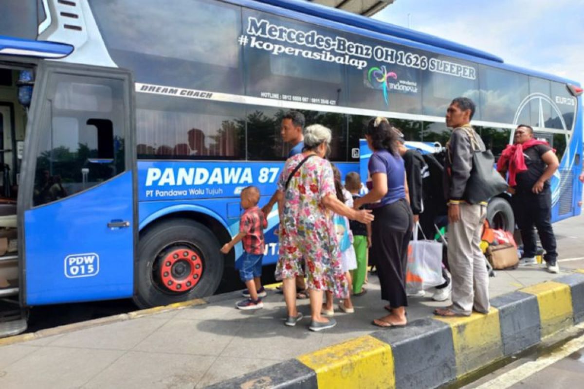 Penumpang terus padati Terminal Kampung Rambutan dan Pulogebang