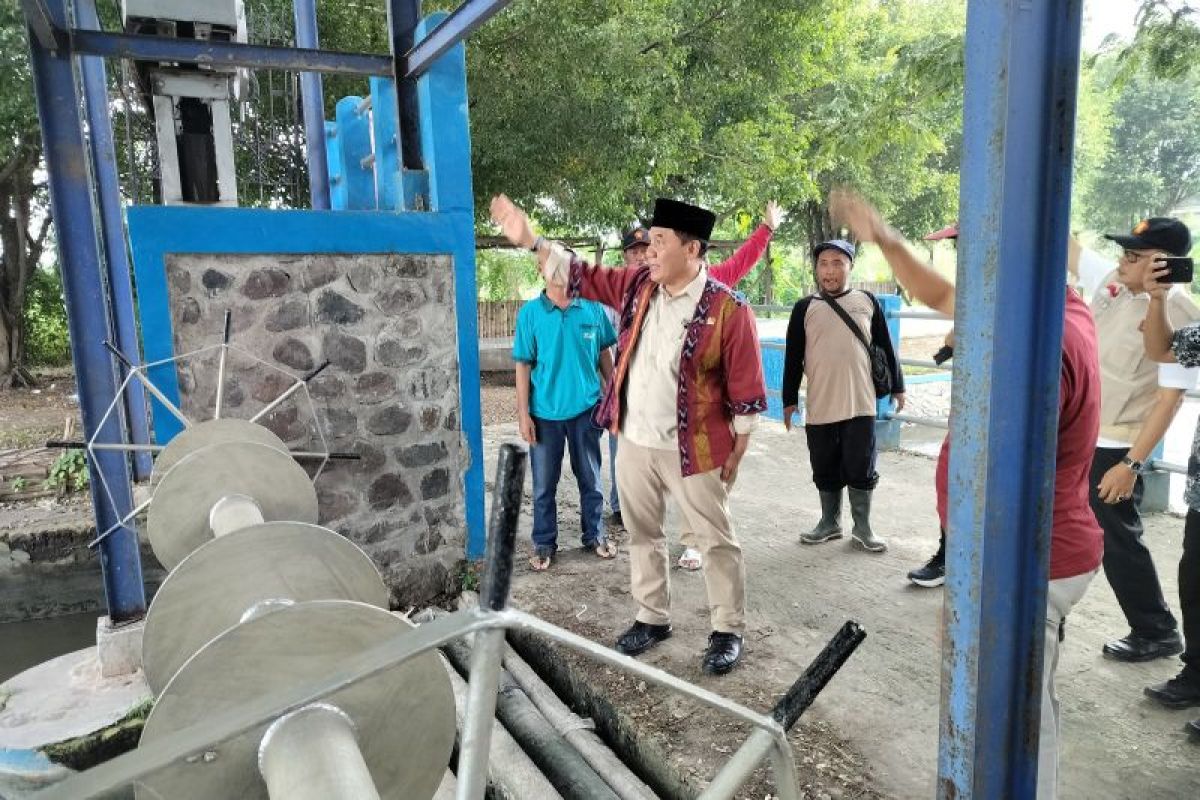 Komisi VII DPR RI Bambang Haryo tinjau pintu air di Sedati