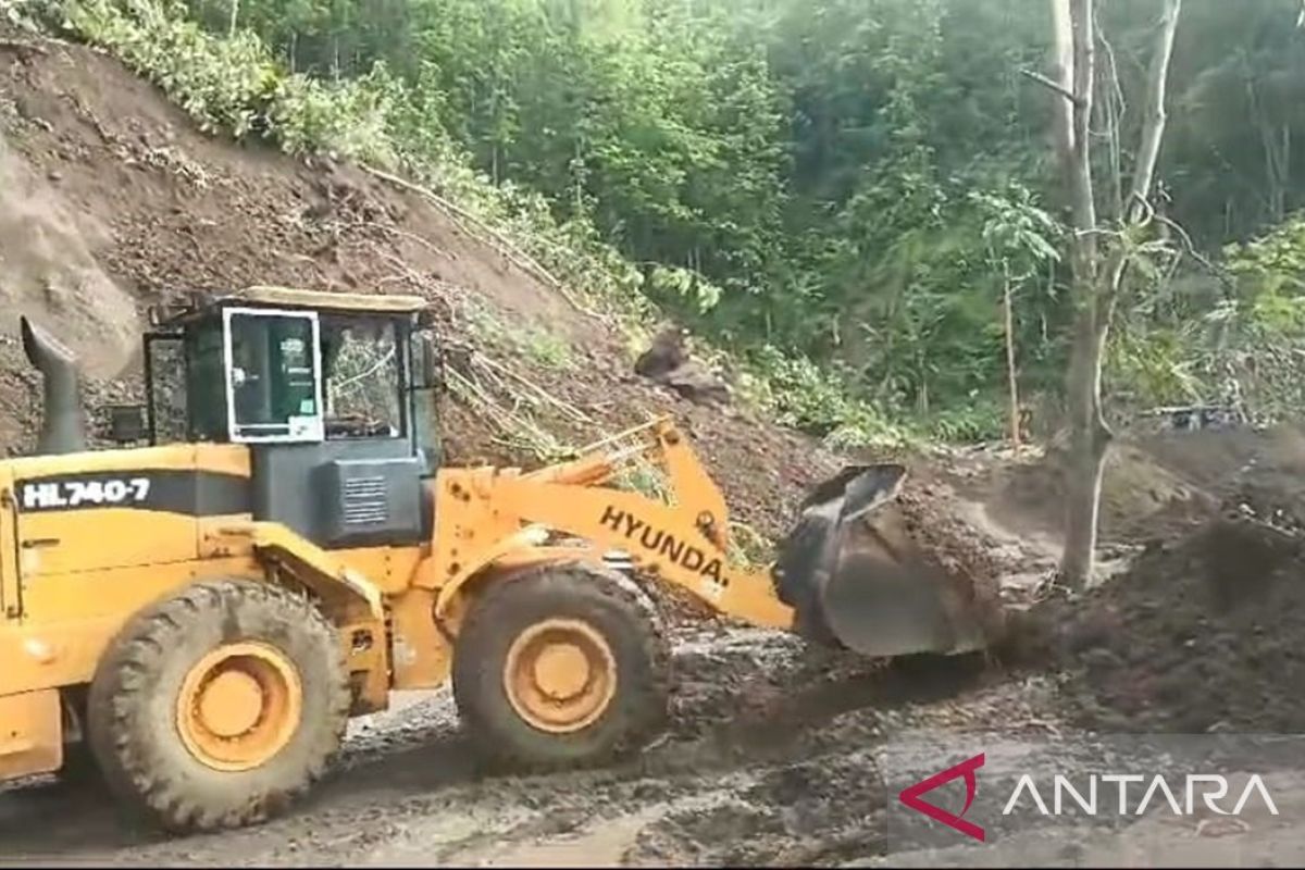 Longsor susulan ruas jalan nasional Bagbagan-Kiaradua Sukabumi kembali ditutup