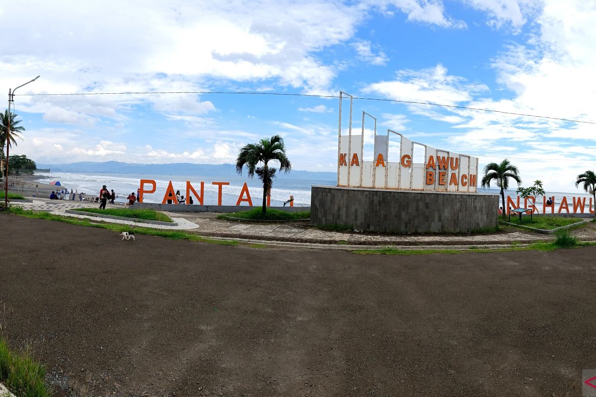 Objek wisata pantai selatan di Sukabumi masih sepi