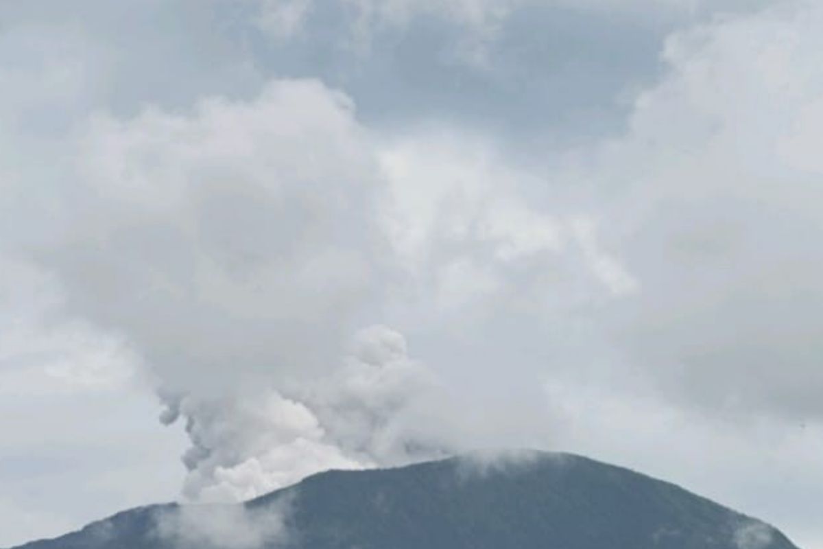 PGA sebut Gunung Ibu di Halmahera Barat tercatat 55 kali erupsi