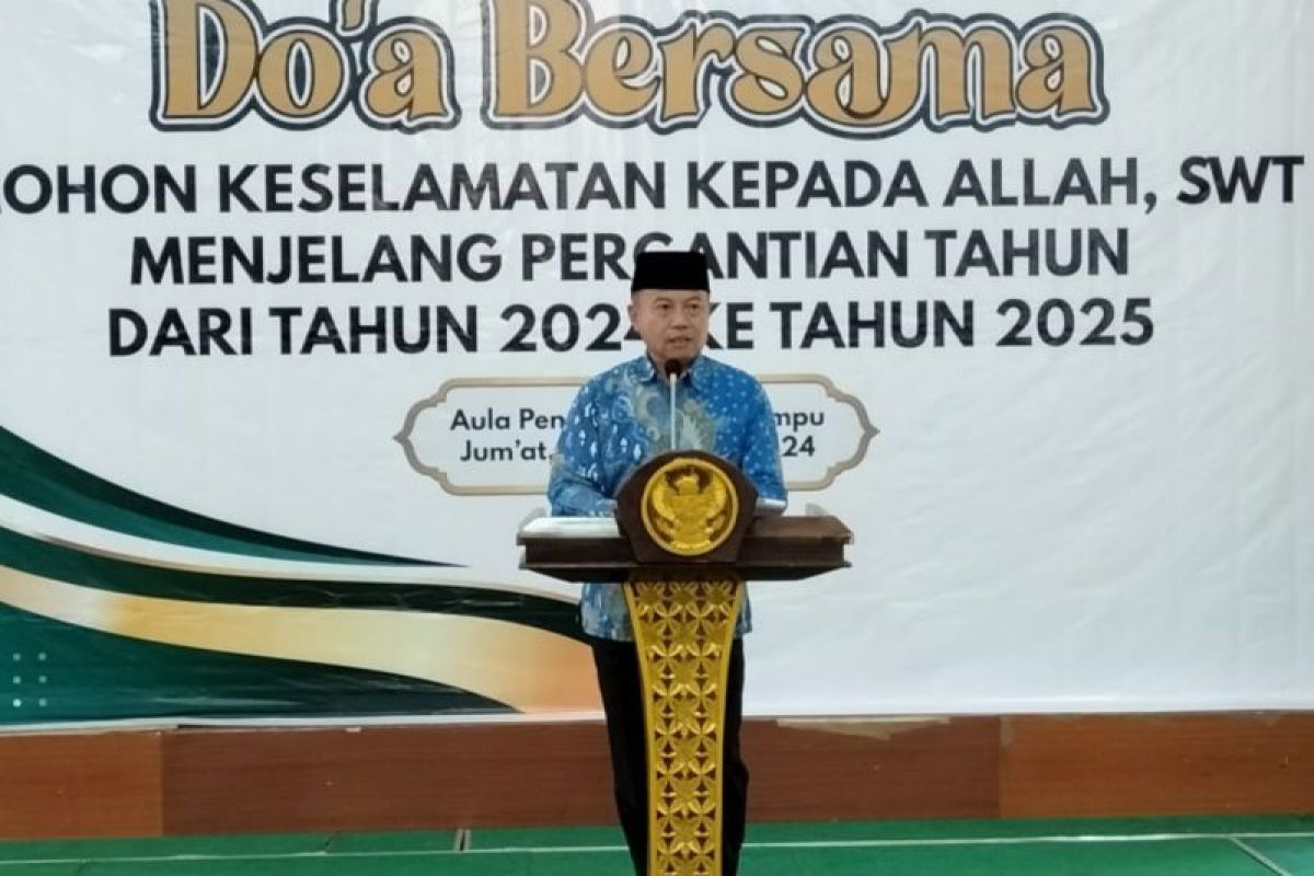 Sekda Dompu ajak warga bangun moral saat doa bersama akhir tahun 2024