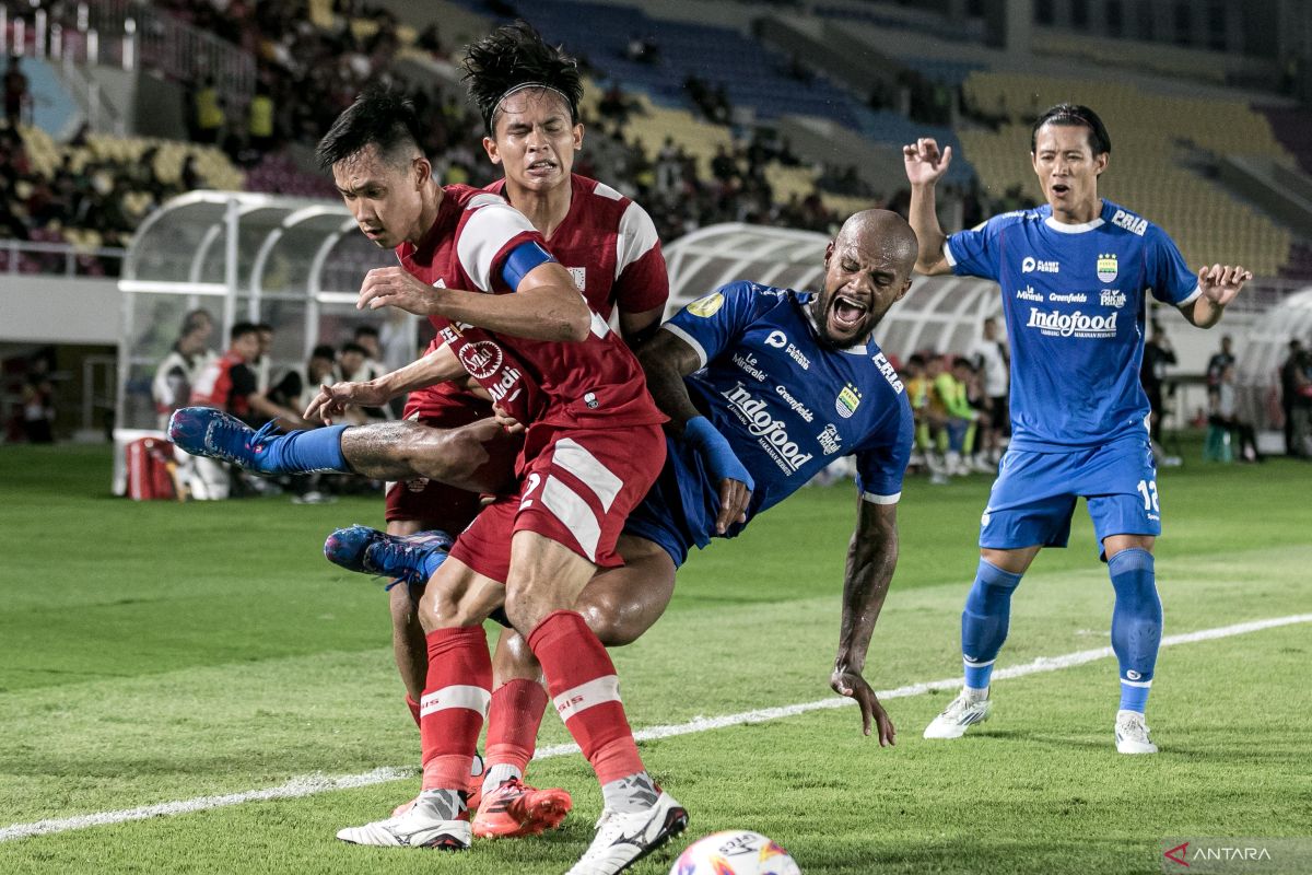 Hasil dan klasemen Liga 1 Indonesia: Persib Bandung jadi pemuncak paruh musim 2024/25