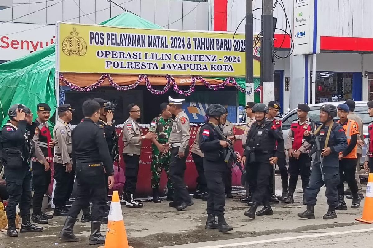 Personel Operasi Lilin Cartenz patroli ke kawasan wisata Jayapura