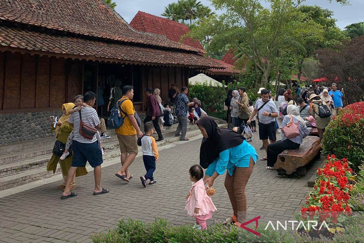 Kementerian Pariwisata pantau layanan wisata Jawa Barat selama liburan