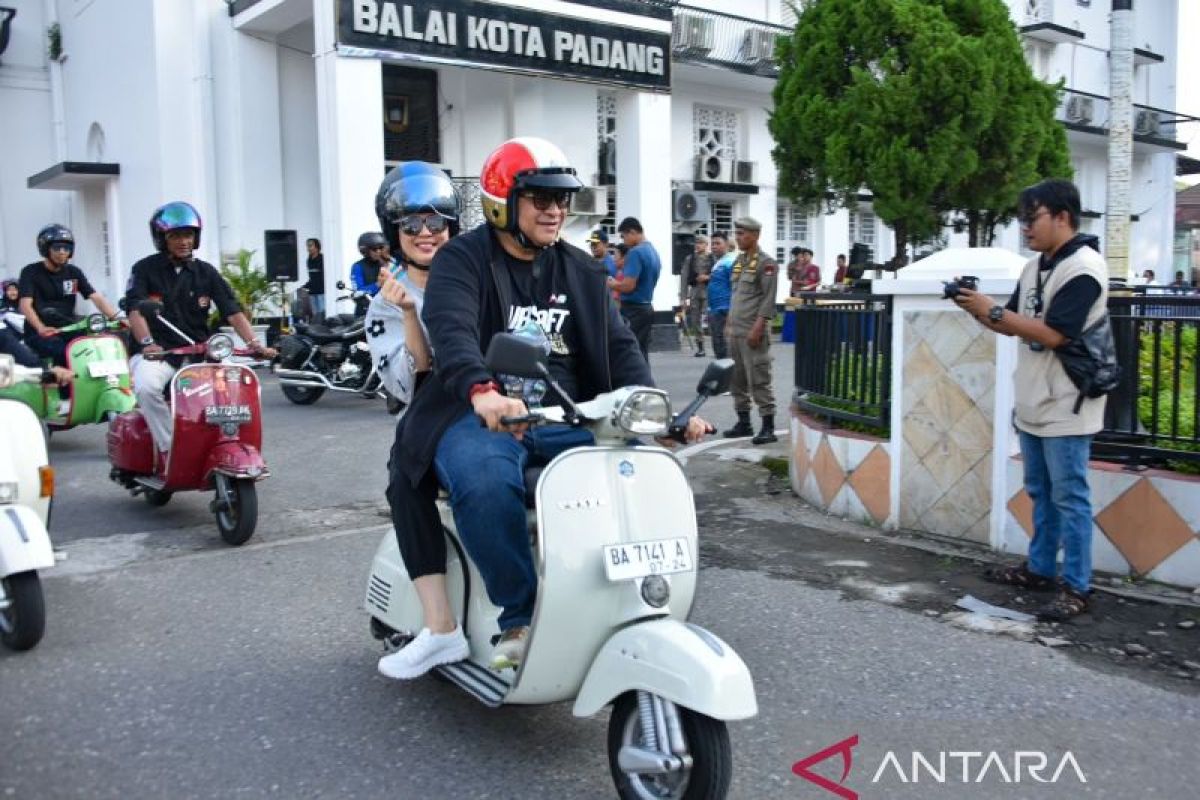 Mengisi Akhir Pekan, Pj Wako dan Istri Ikuti "Padang Bervespa"