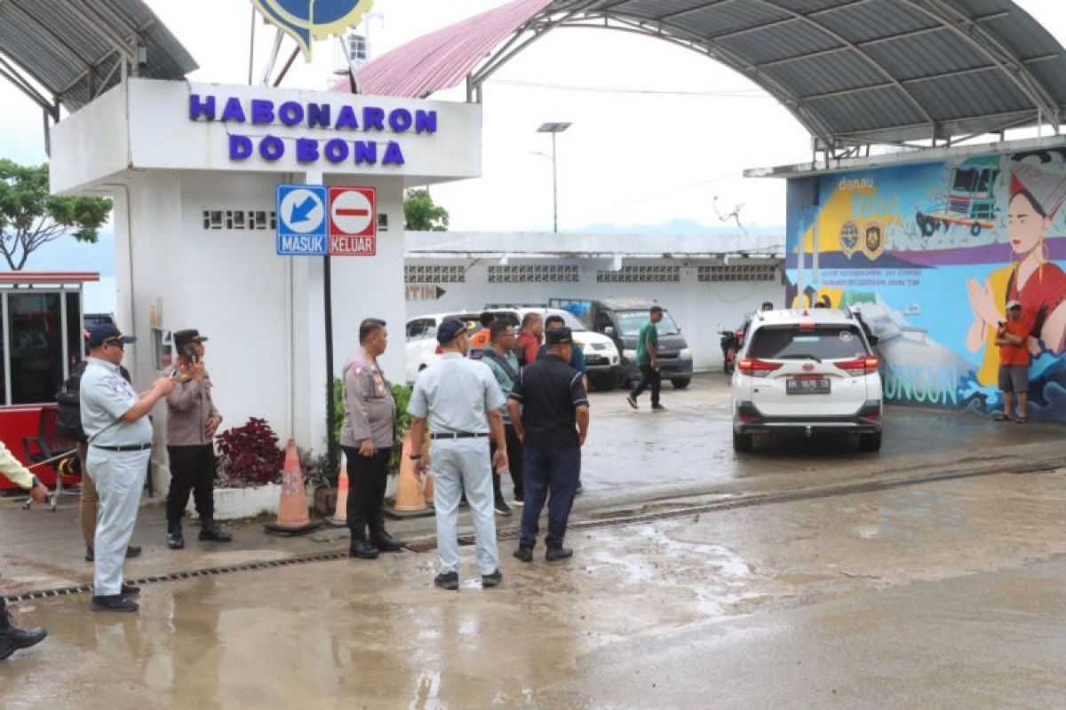 Aktivitas penyeberangan Danau Toba meningkat, Polres Simalungun lakukan ini