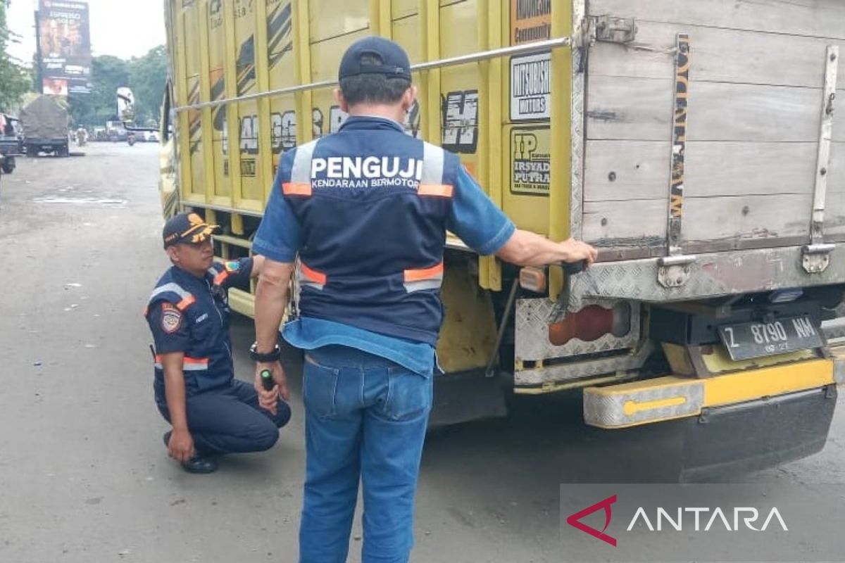 Dishub Cianjur lakukan pemeriksaan kendaraan di Puncak Pass minimalisir kecelakaan