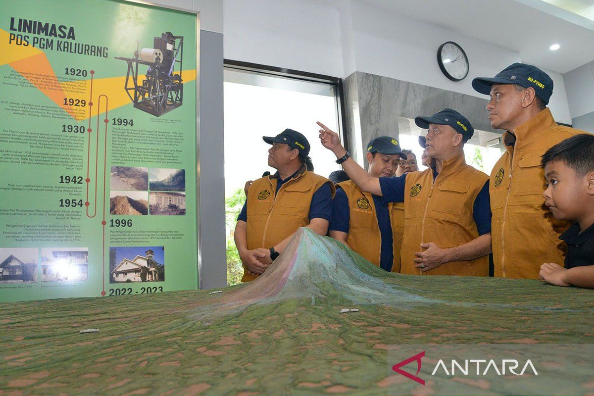 Bahlil pantau aktivitas gunung api, pastikan keamanan Tahun Baru 2025