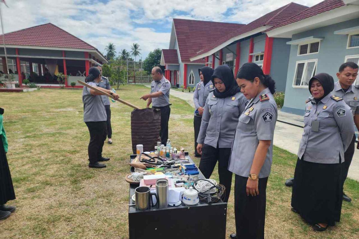 Lapas Perempuan Palu musnahkan barang milik warbin hasil sitaan