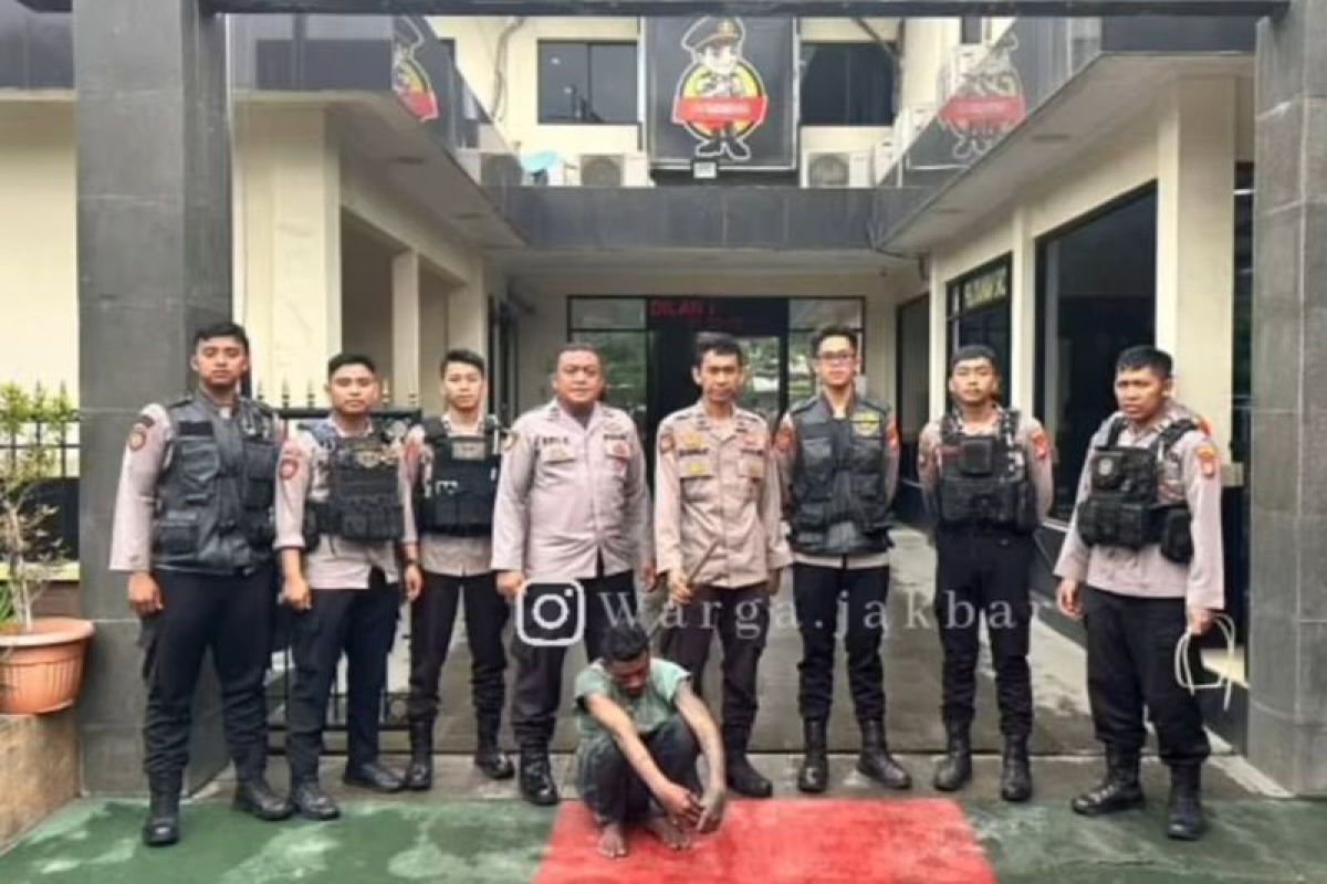 Pria bersenjata yang hadang kendaraan di Jakbar sempat menyerang polisi