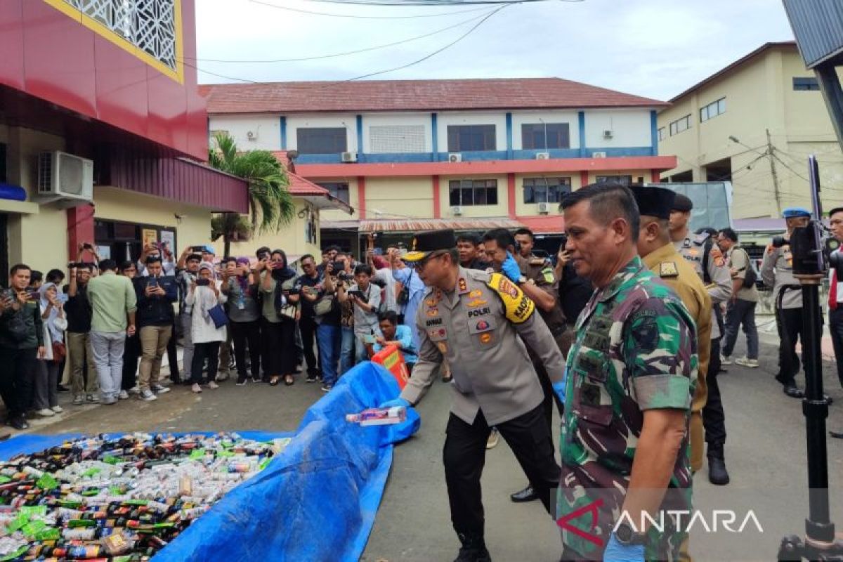 Polda Bengkulu musnahkan 1,8 ribu minuman keras hasil pekat Nala II