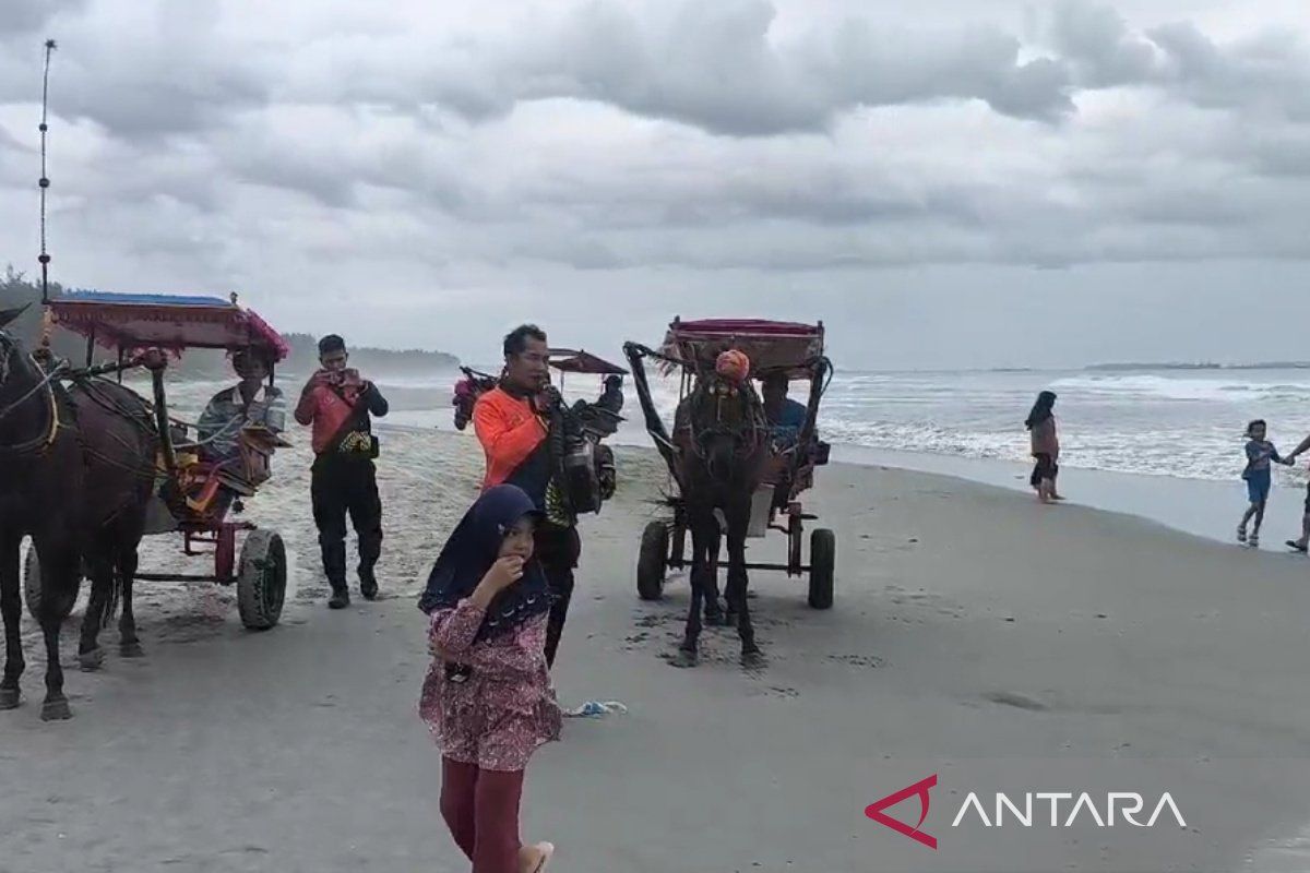 BPBD Bengkulu lakukan patroli cegah pengunjung mandi di pantai