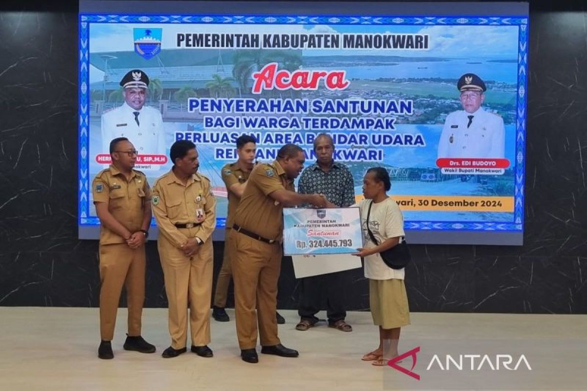 Pemkab Manokwari beri santunan kepada 24 keluarga terdampak jalan bandara