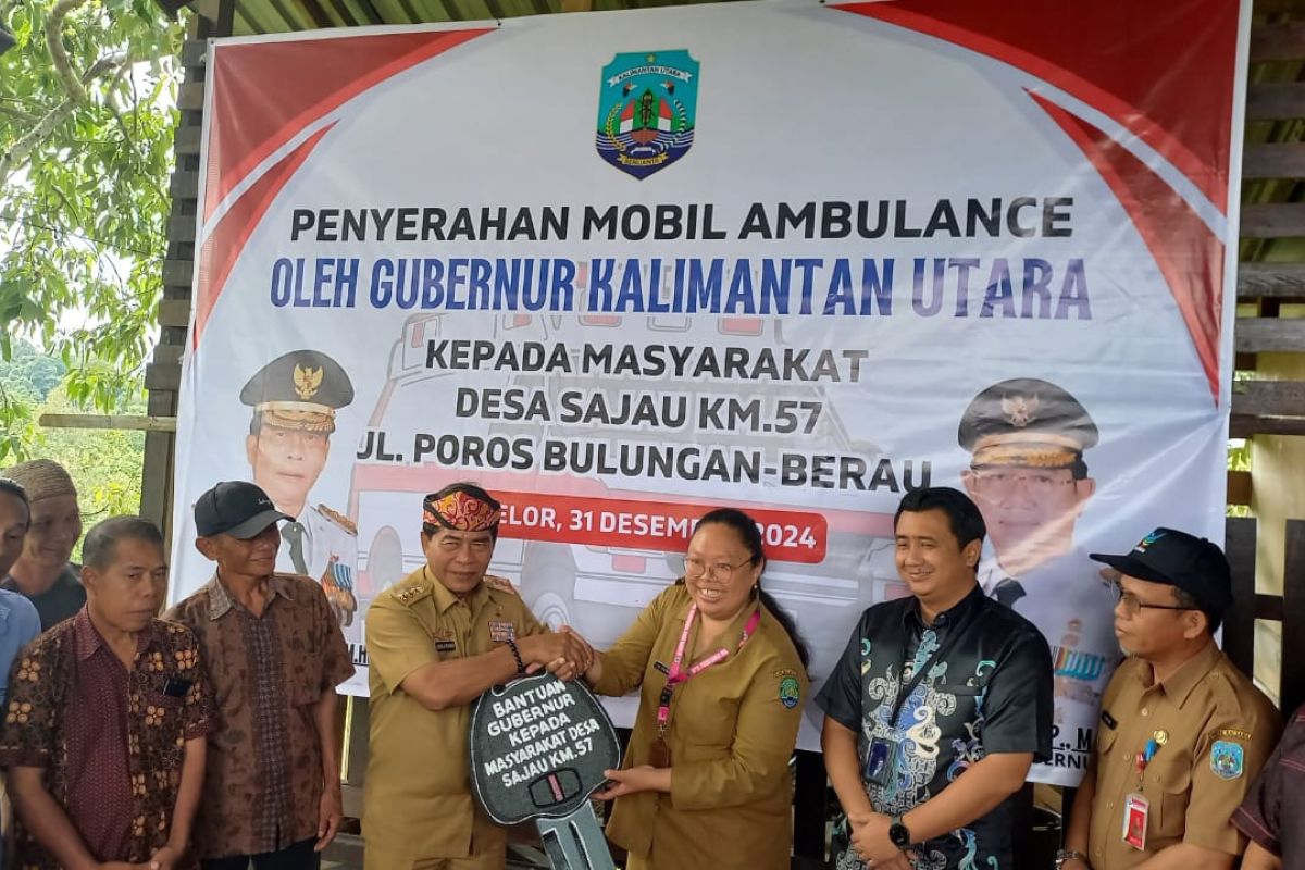 Gubernur Kaltara serahkan ambulans kepada Warga Desa Sajau KM. 57