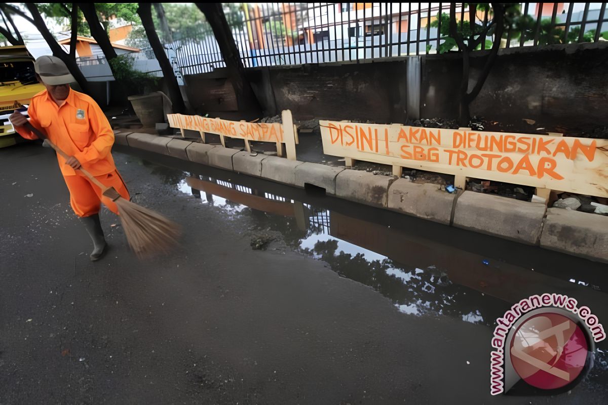 Pemkot Tangsel siagakan 105 petugas kebersihan di malam tahun baru