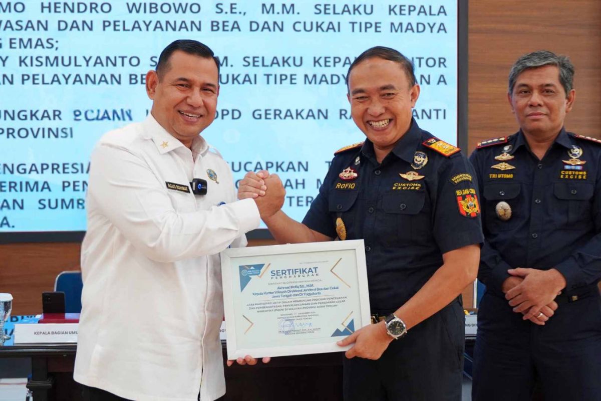 Kanwil Bea Cukai Jateng DIY Terima Penghargaan Insan P4GN dari BNN Provinsi Jawa Tengah