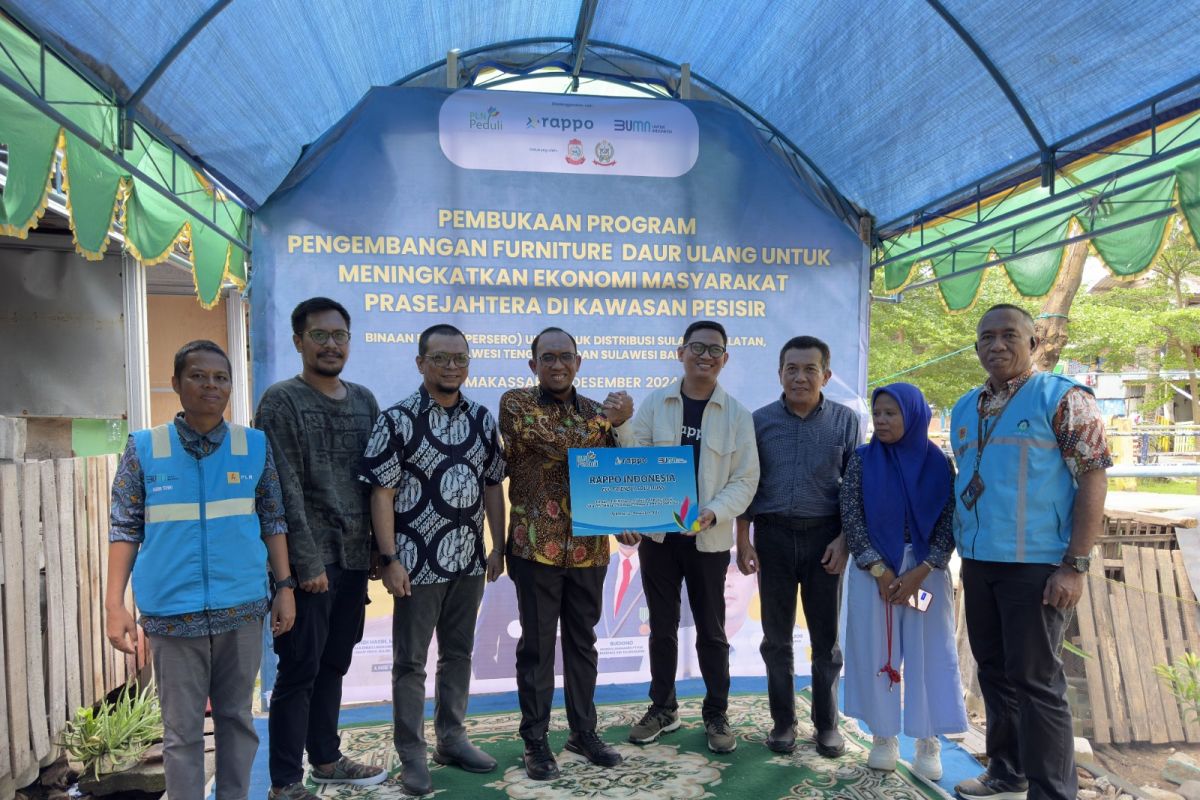 PLN Sulselrabar melakukan Program TJSL pengembangan furniture daur ulang