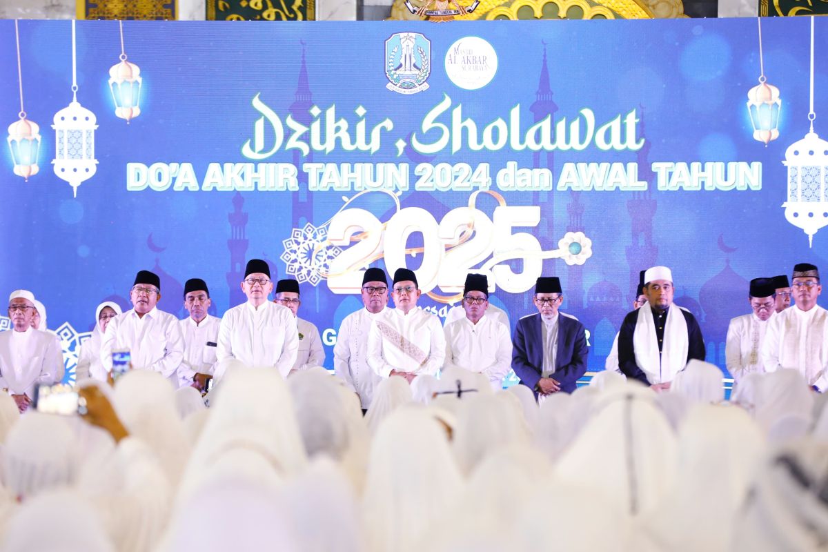 Ribuan jamaah ikuti doa akhir tahun 2024 bersama Pj Gubernur Jatim