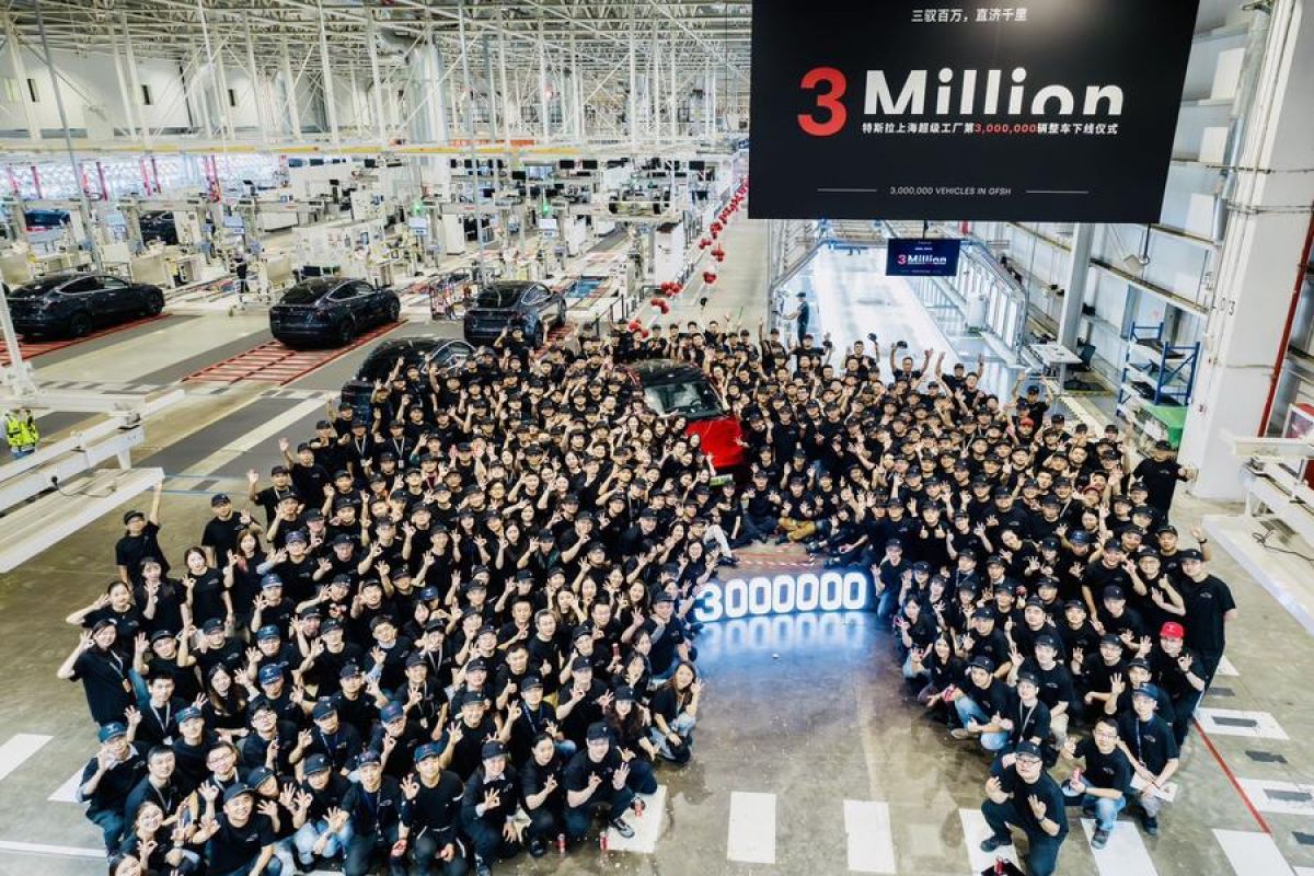 Megafactory Tesla di Shanghai mulai uji coba produksi