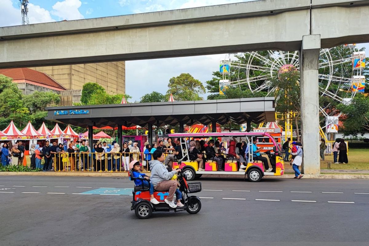 Malam Tahun Baru 2025, TMII mulai dipadati pengunjung 