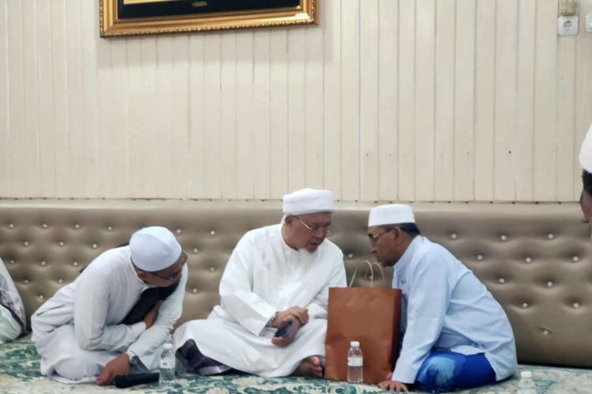 Dua pemuka agama Djohor Malaysia dan Kalsel tukar pendapat ketauhidan