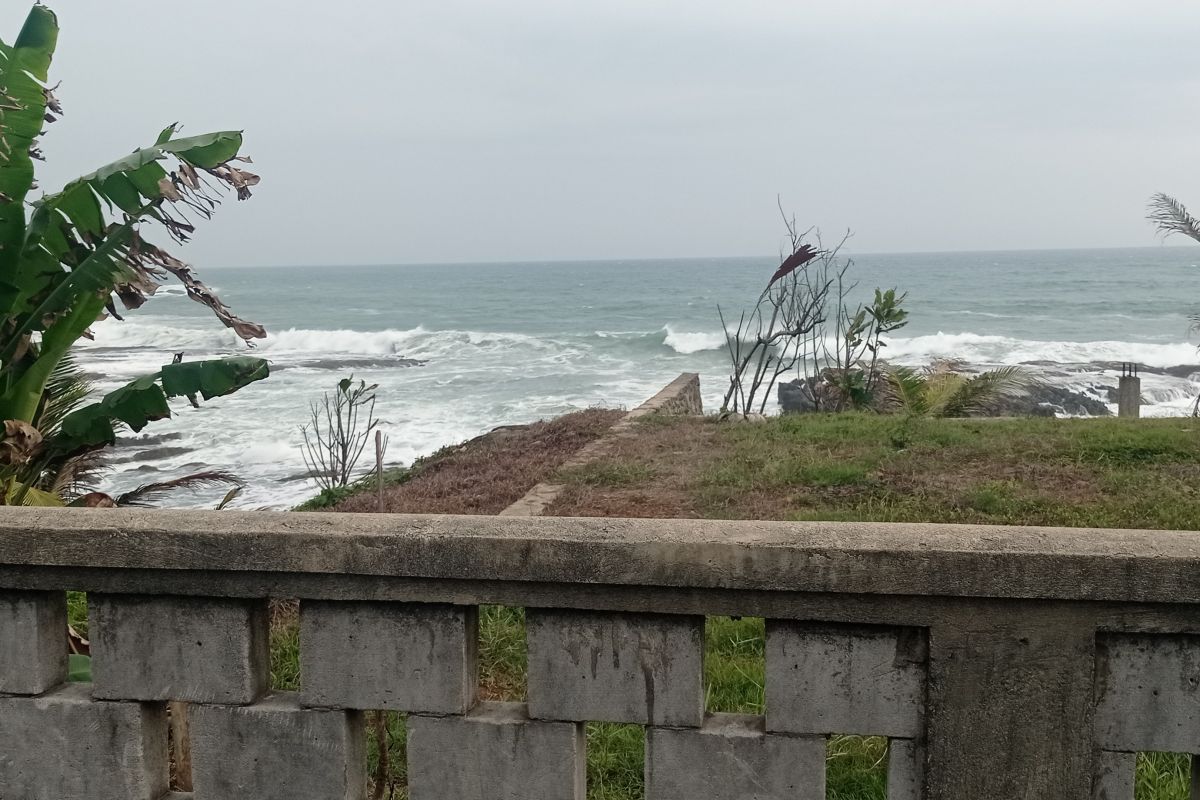 BPBD Lebak minta wisatawan di pesisir pantai waspadai gelombang tinggi