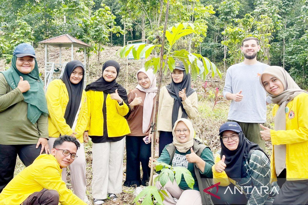 Mahasiswa studi Biologi ULM temukan lutung kelabu Taman Biodiversitas