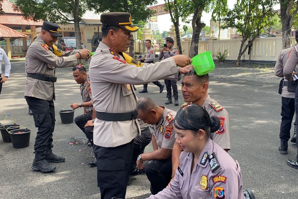 Puluhan personel Polres Mabar naik pangkat satu tingkat lebih tinggi