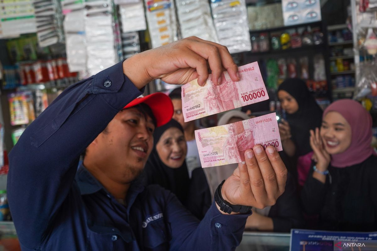 Rupiah hari ini menguat jadi Rp16.166 per dolar AS