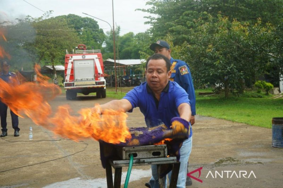 SPPG di  Temanggung mendapat pelatihan pemadaman kebakaran