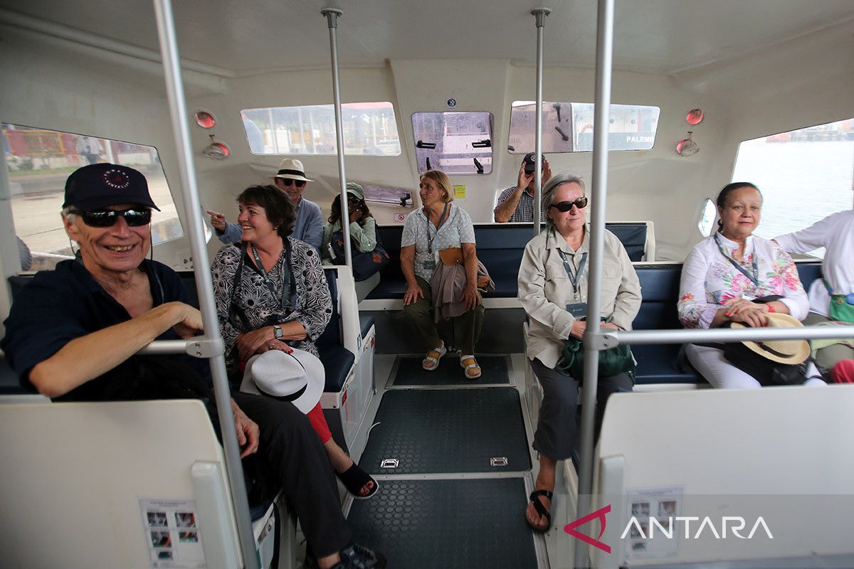 FOTO - Wisatawan kapal pesiar di Banda Aceh