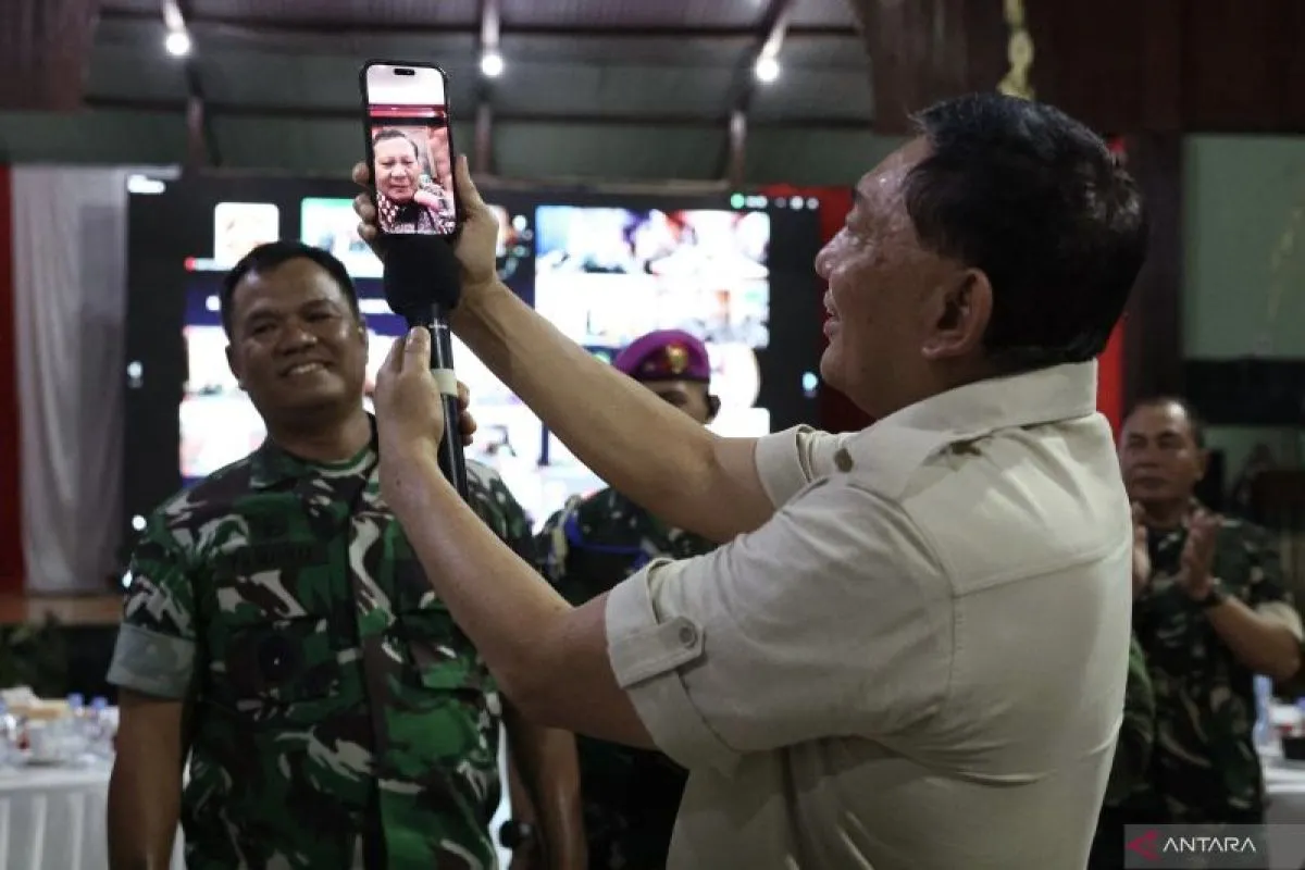 Presiden Prabowo sapa prajurit bertugas di Papua pada tahun baru