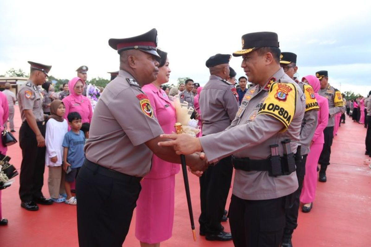 Kapolda Kaltara Pimpin Upacara Kenaikan Pangkat Personel dan PNS Polri