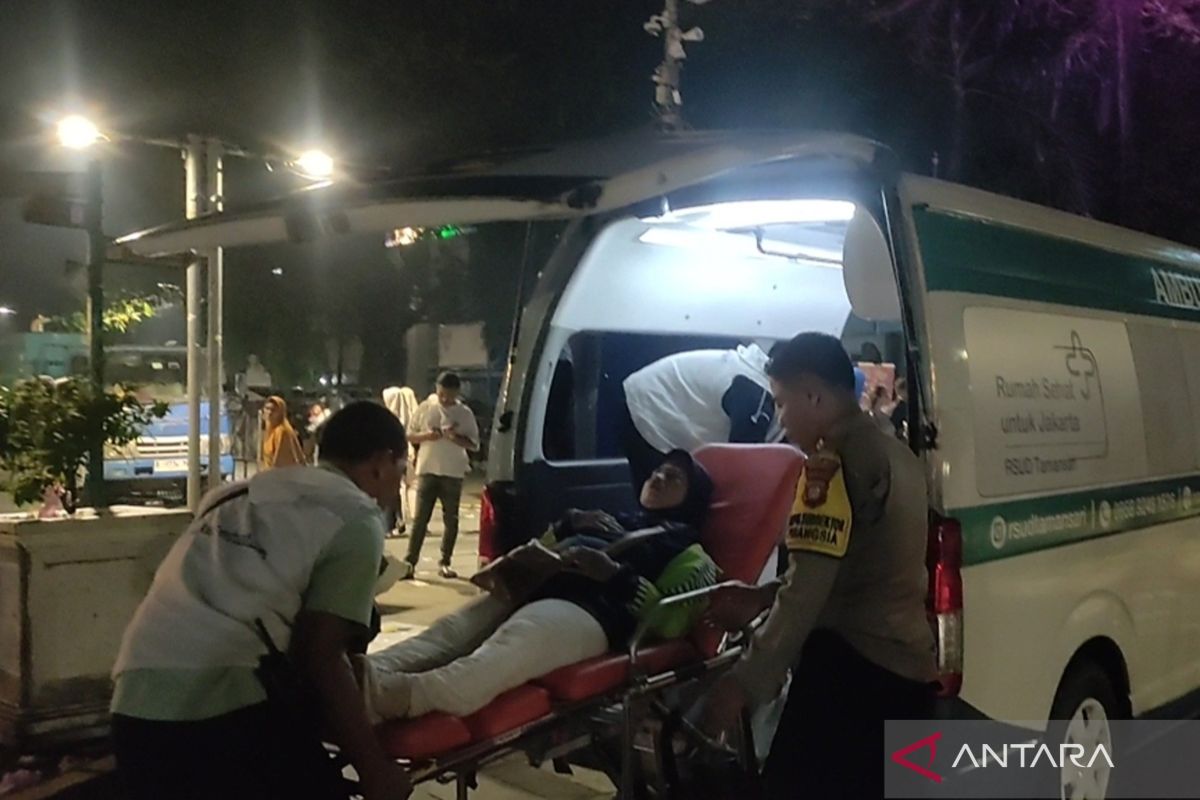 Emak-emak Pingsan Kehabisan Oksigen di Balai Desa Kecamatan Gurah