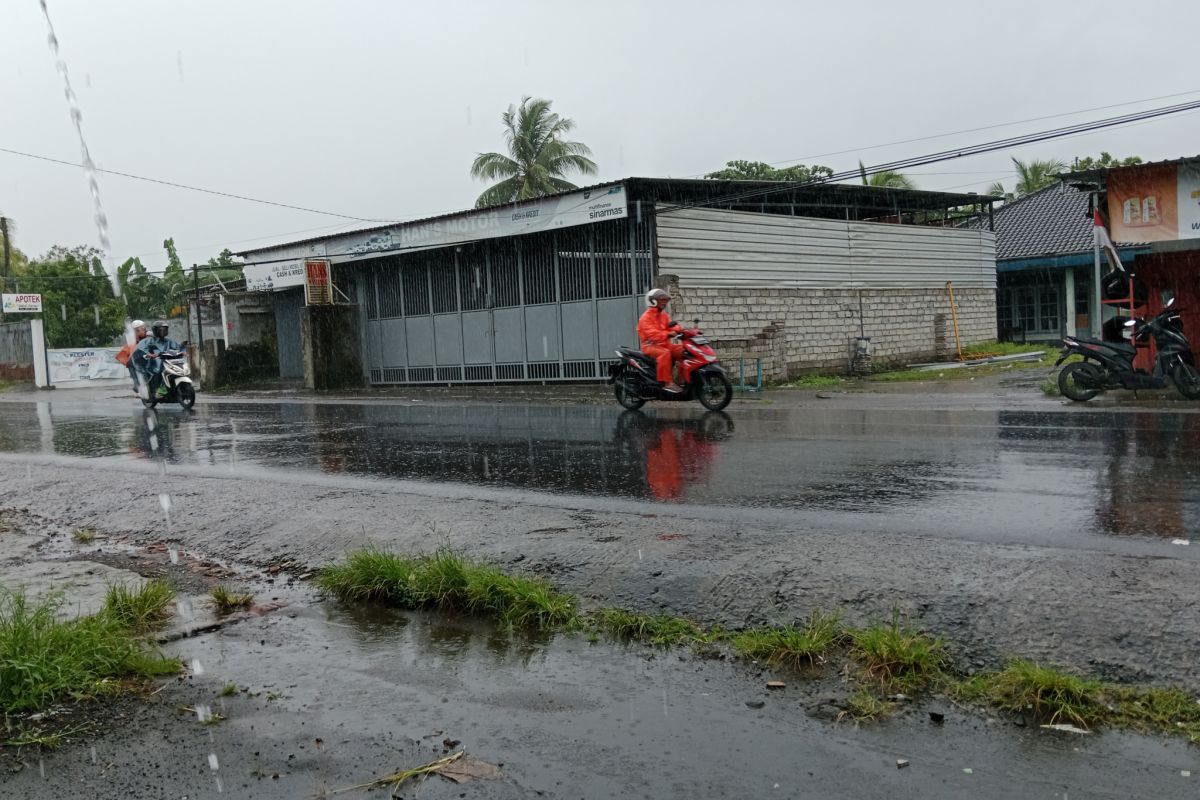BMKG: Potensi hujan di NTB awal 2025 masih tinggi