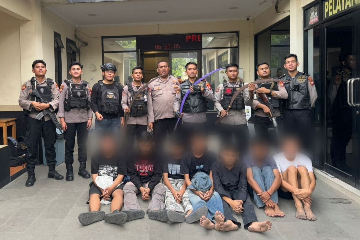 Polisi tangkap tujuh remaja bersajam yang hendak tawuran di Cengkareng
