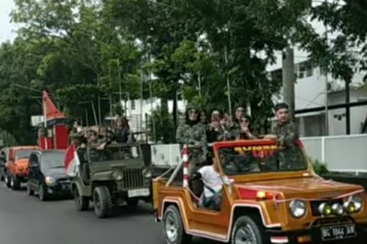 Warga Palembang gelar pawai jip tua peringati pertempuran  Indonesia-Belanda