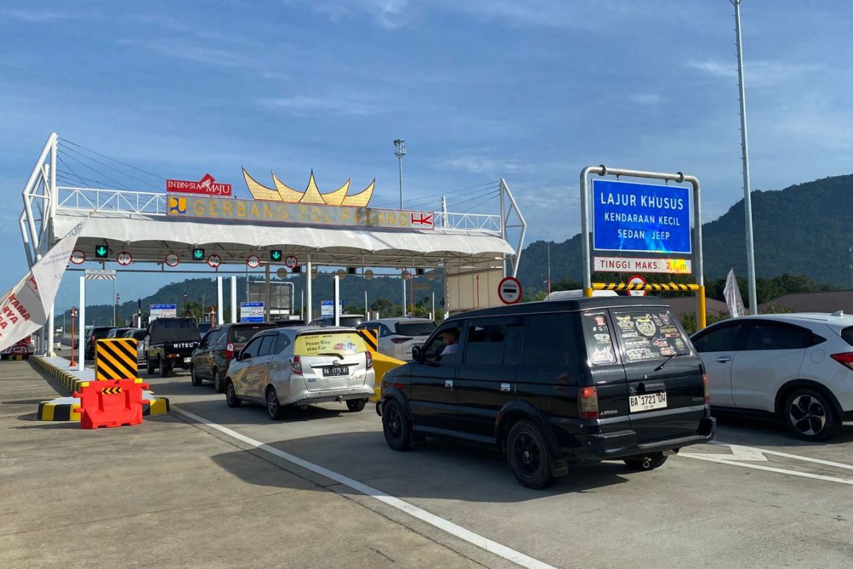HK catat 122.198 mobil melintasi Trans Sumatera saat pergantian tahun, 15.209 via Dumai